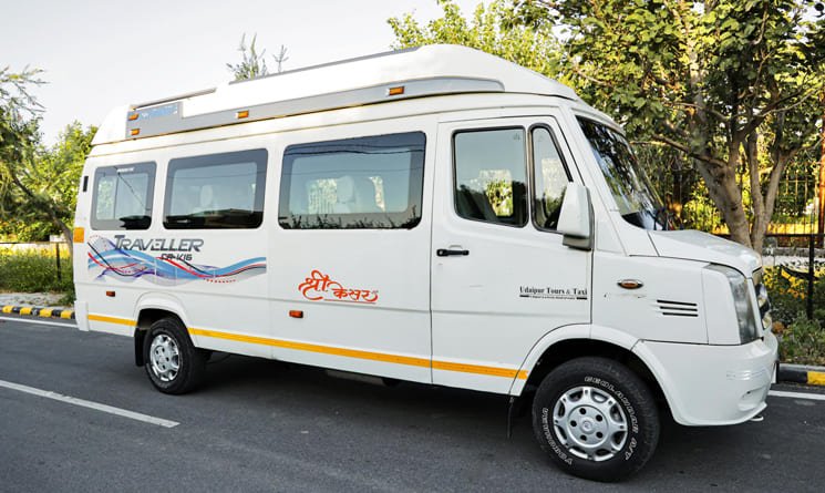 10 seater tempo traveller